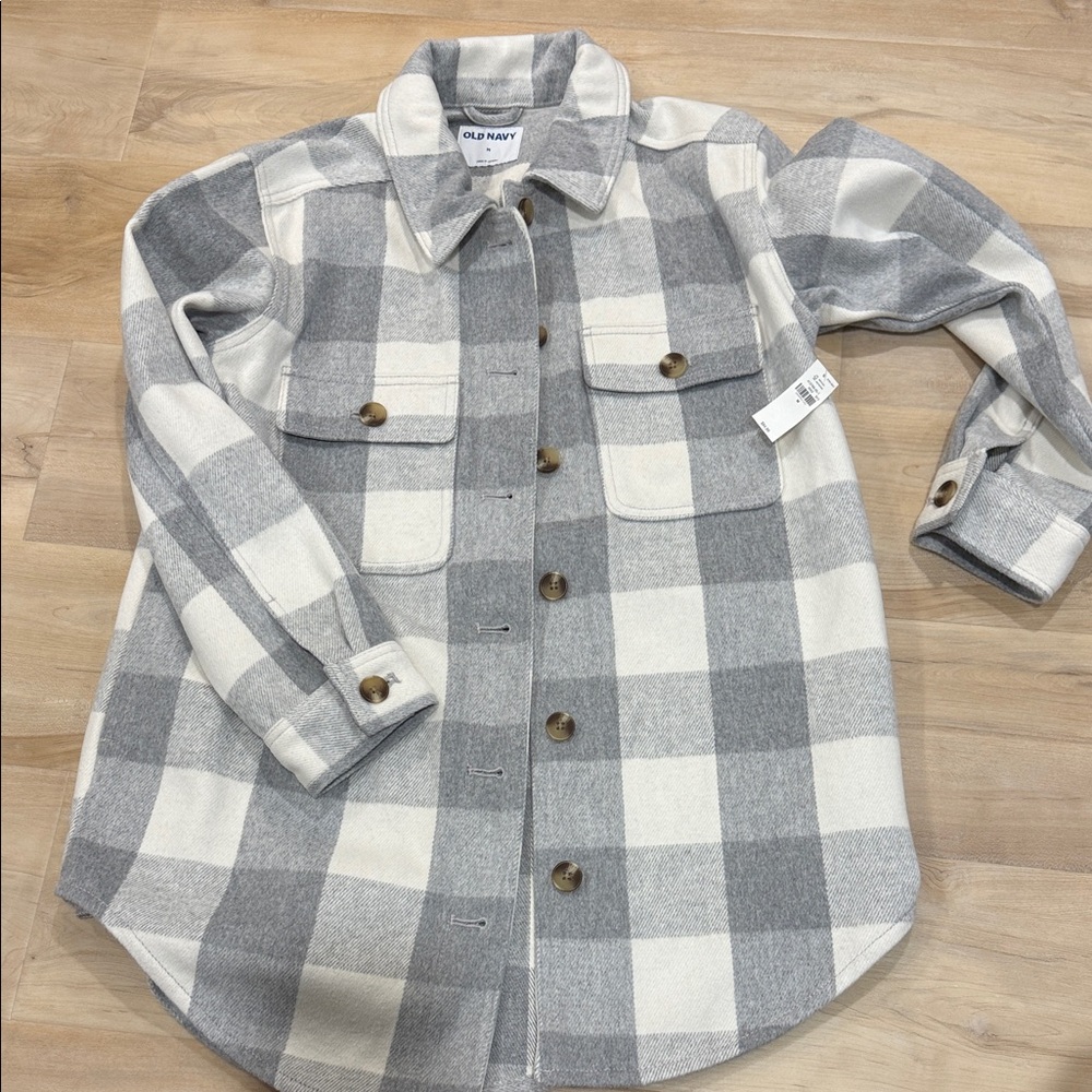 NWT Old Navy Women’s Shacket grey and White Plaid